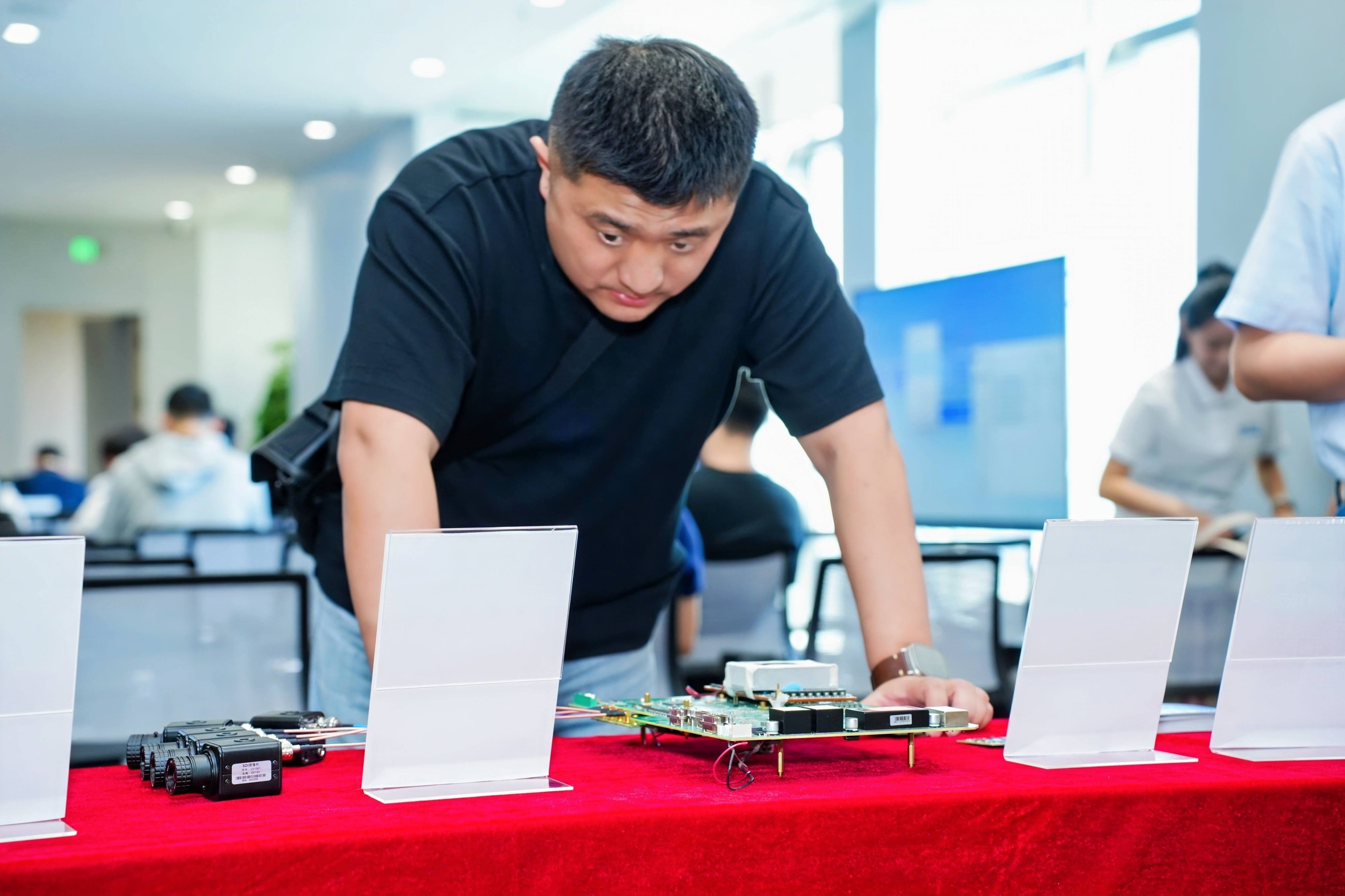 2025昇腾AI技术研讨会·深圳站 小眼睛科技发布多款AI+FPGA方案 助力昇腾AI生态发展！